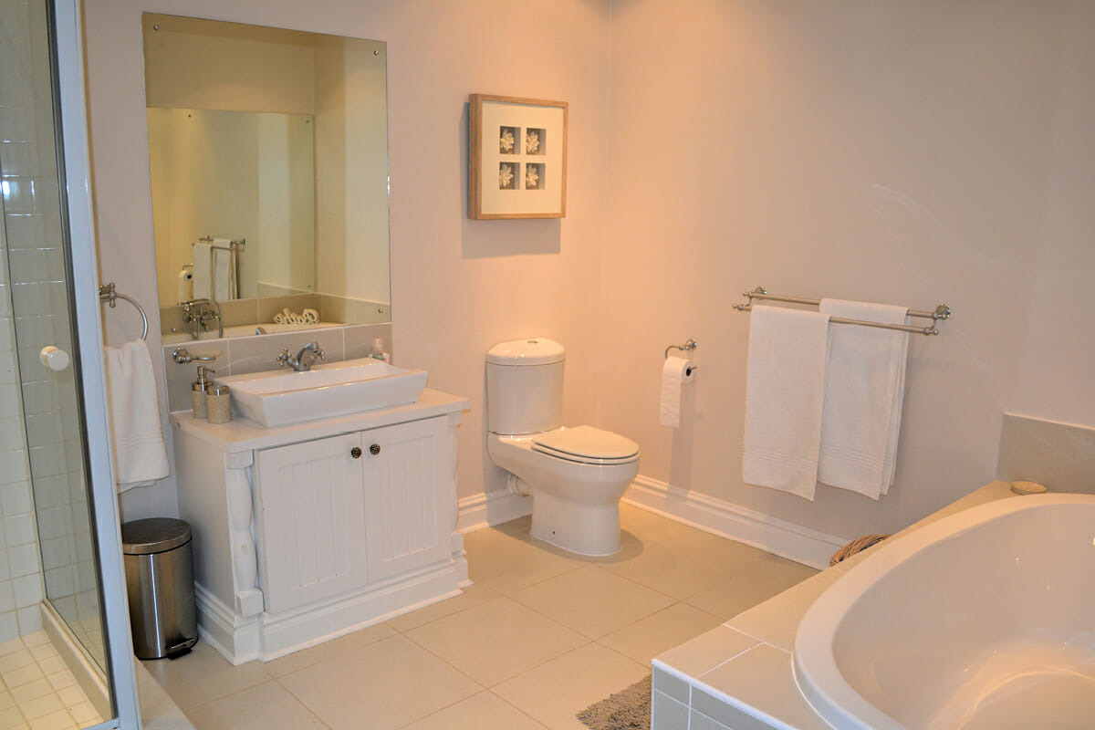 Waterberry-Hill-Eco-Estate-Bathroom