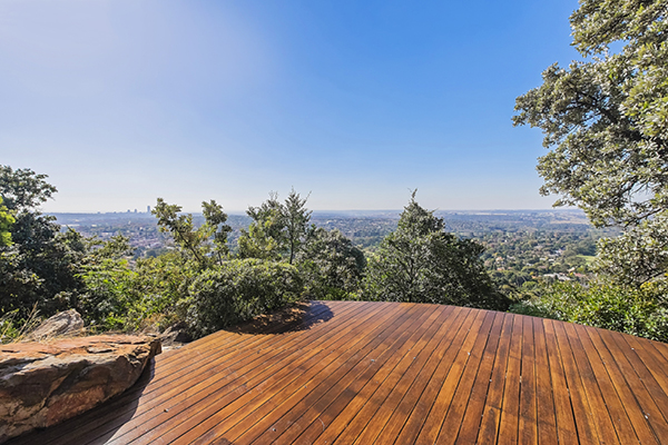 Endcliff-deck-view