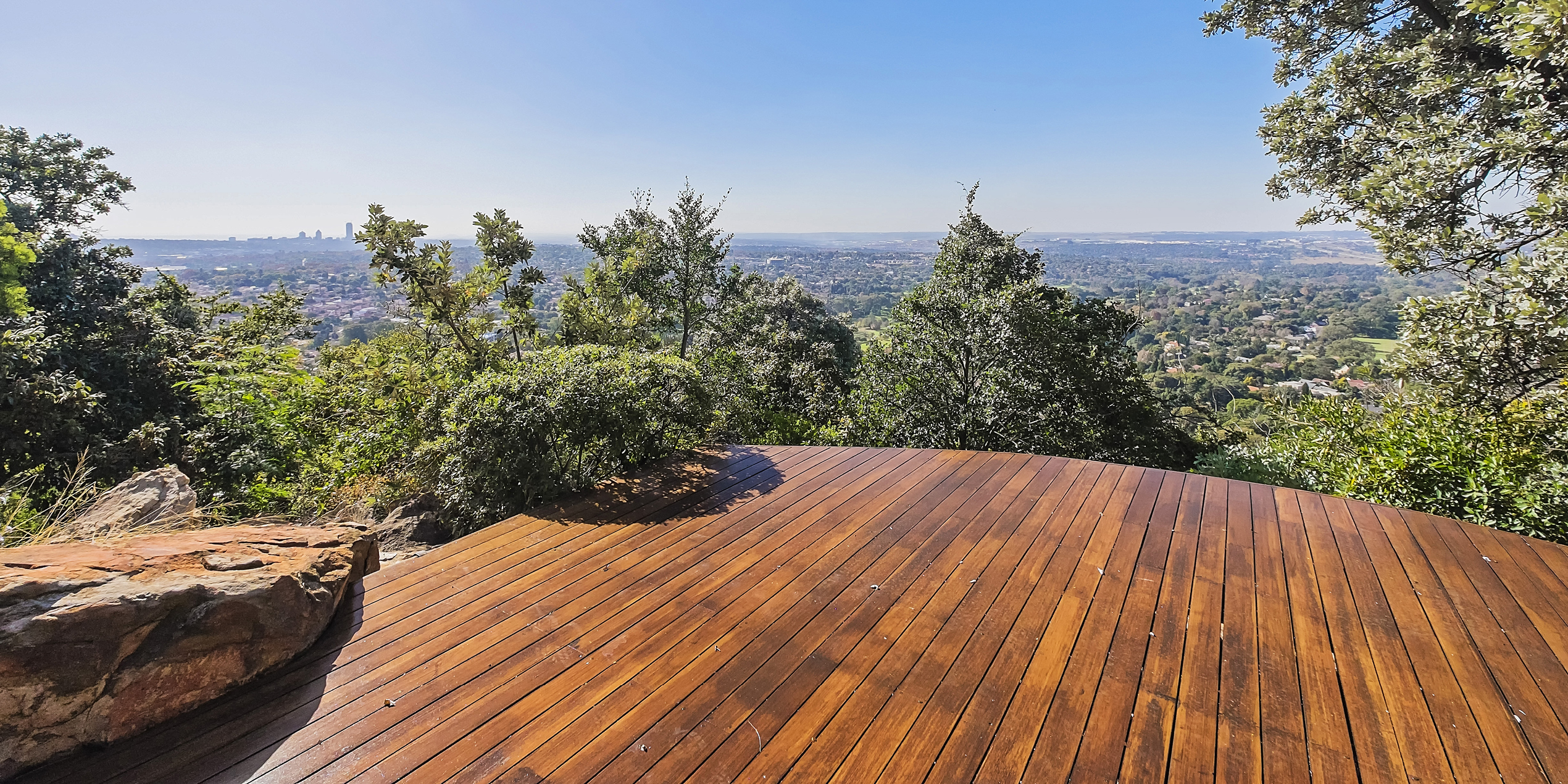 Endcliff-deck-view